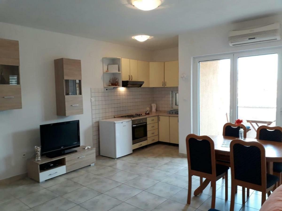 Apartments Golub Cesarica Exterior photo